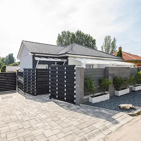 Balatonic Lemon Apartmanhaz Apartment Siófok
