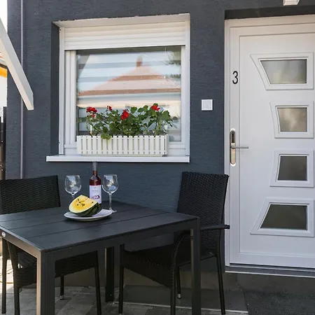 Balatonic Lemon Apartmán *