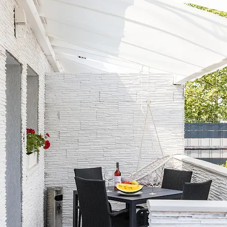 Apartment Balatonic Lemon Apartmanhaz Siófok