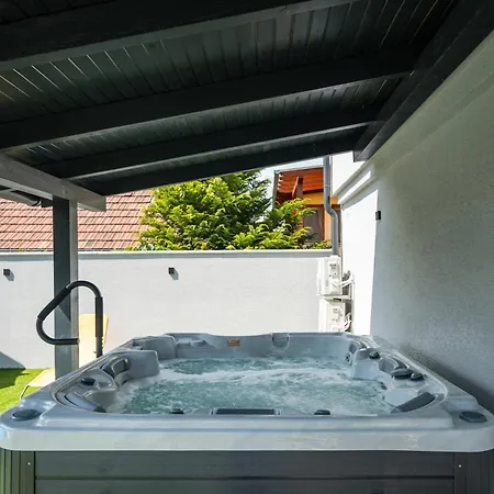 Balatonic Lemon Apartmanhaz *