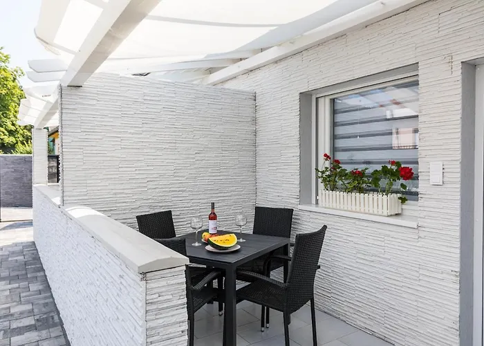 Balatonic Lemon Apartmanhaz Apartment